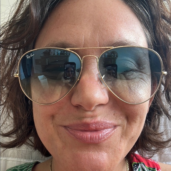 Ray-Ban Gold Aviator Sunglasses - Picture 1 of 3